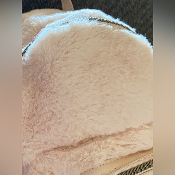 Blush pink faux fur mini backpack - Picture 4 of 13